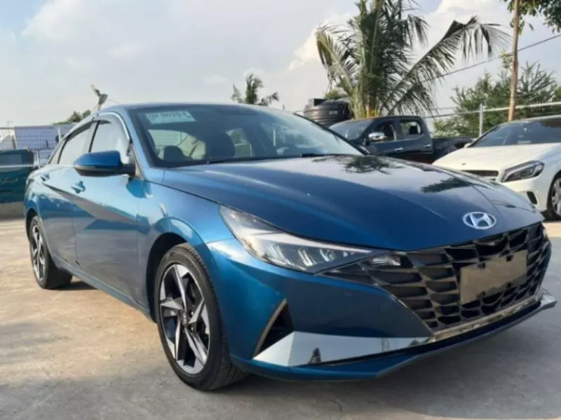Hyundai Elantra   - 2021