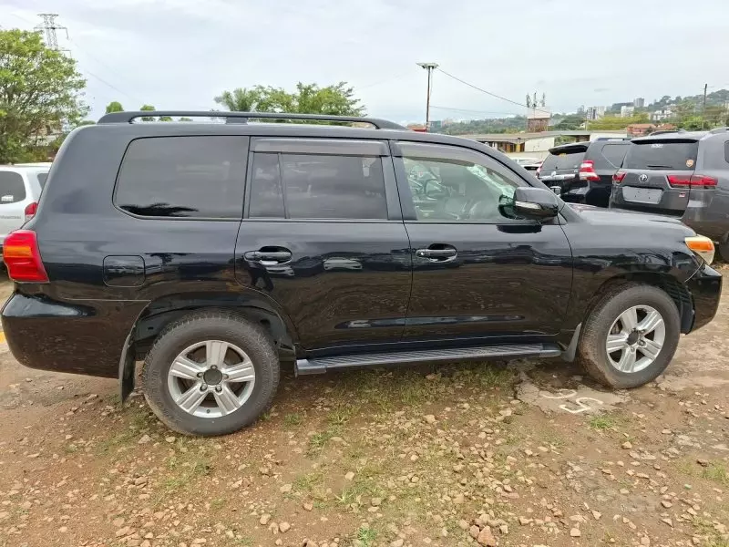 Toyota Landcruiser  V8   - 2013