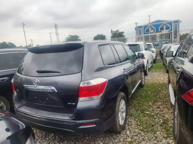 Toyota Highlander   - 2012