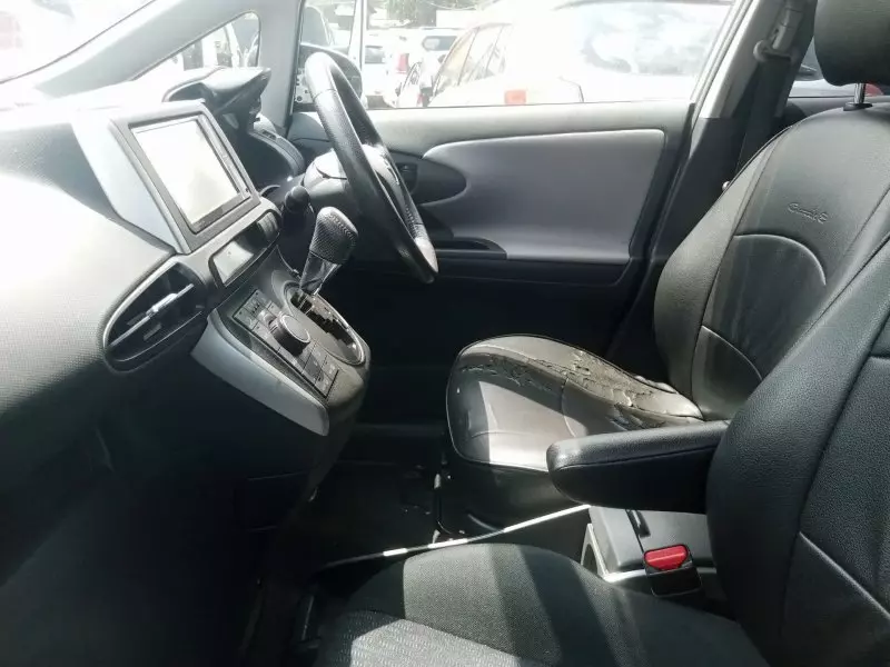 Toyota Wish   - 2012