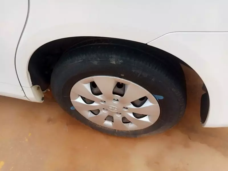 Toyota Noah   - 2012