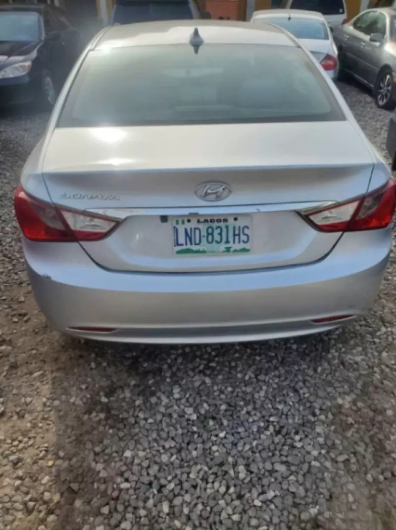 Hyundai Sonata   - 2011