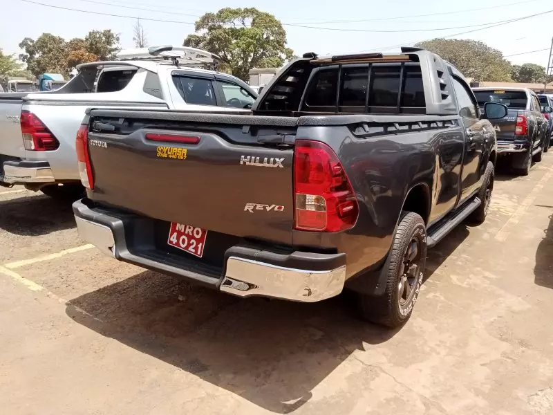 Toyota Hilux   - 2016
