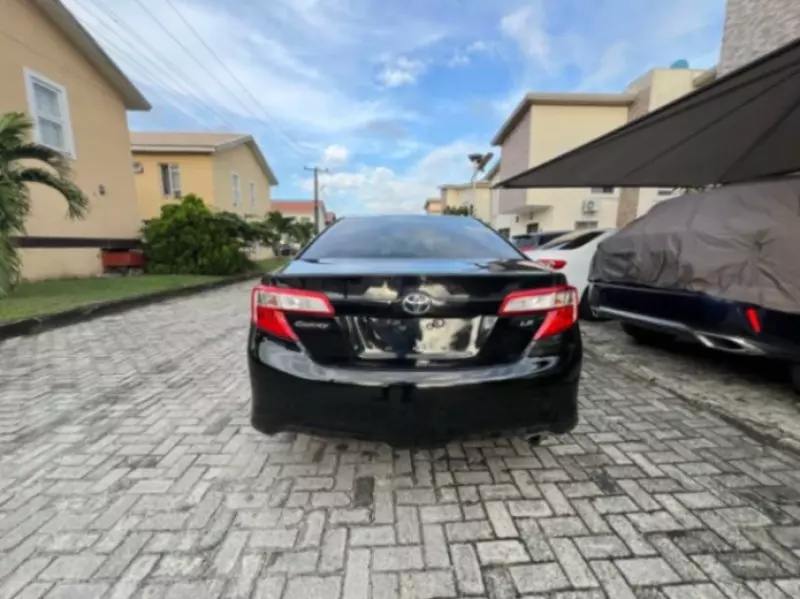 Toyota Camry   - 2010