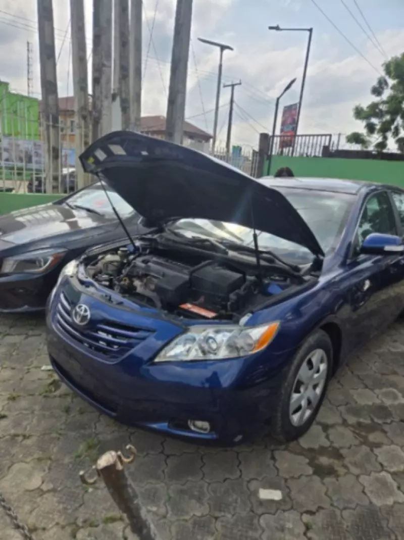 Toyota Camry   - 2009