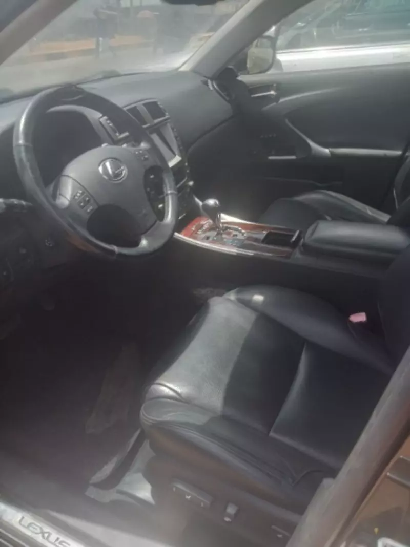 Lexus IS 250   - 2010