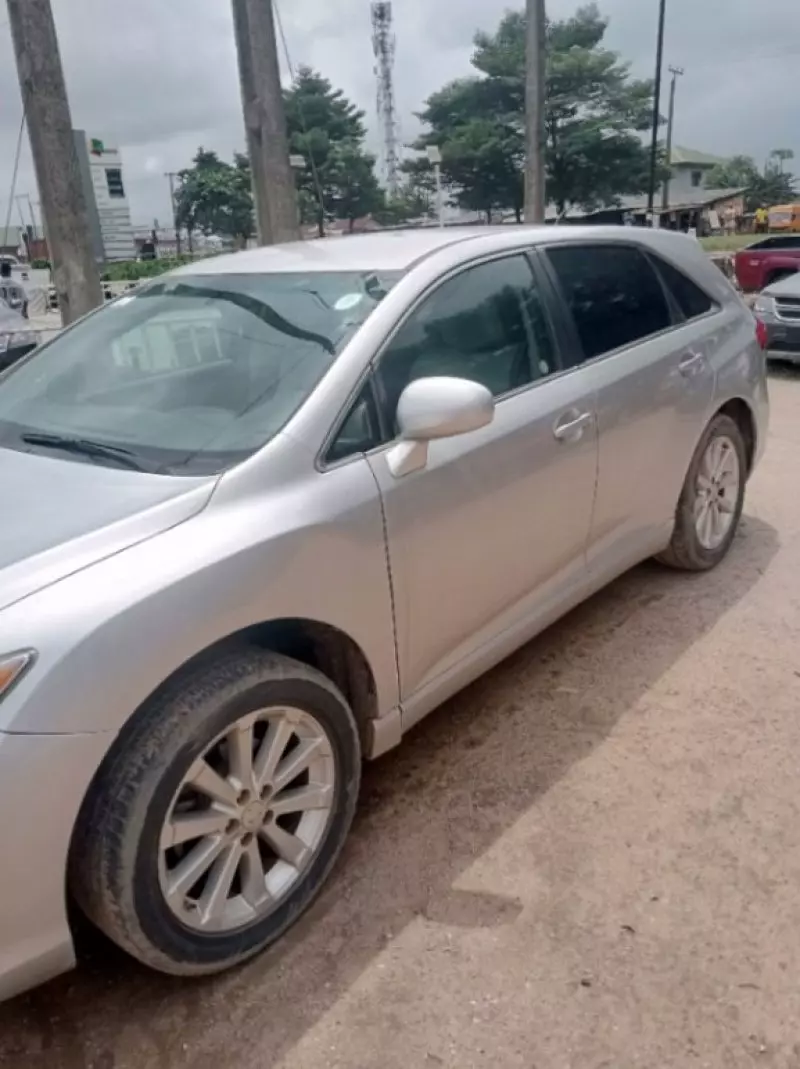 Toyota Venza   - 2015