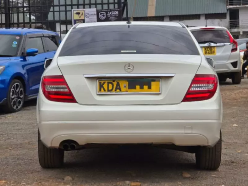 Mercedes-Benz C200   - 2013