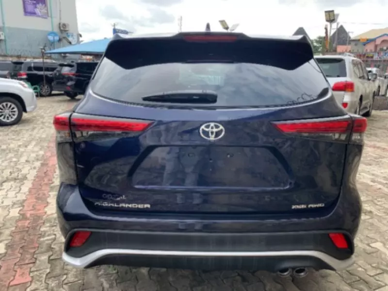 Toyota Highlander   - 2021