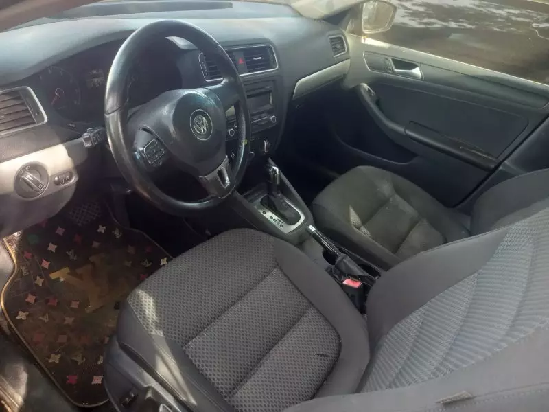 Volkswagen Jetta   - 2013