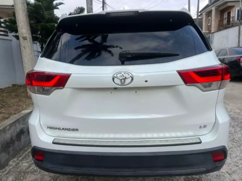 Toyota Highlander   - 2016