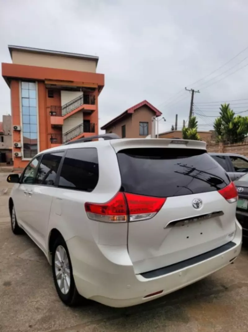 Toyota Sienna   - 2012