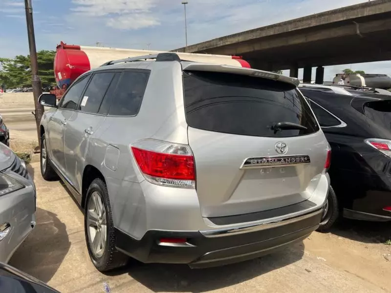 Toyota Highlander   - 2013