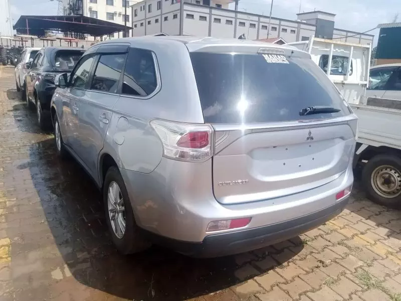 Mitsubishi OUTLANDER   - 2016