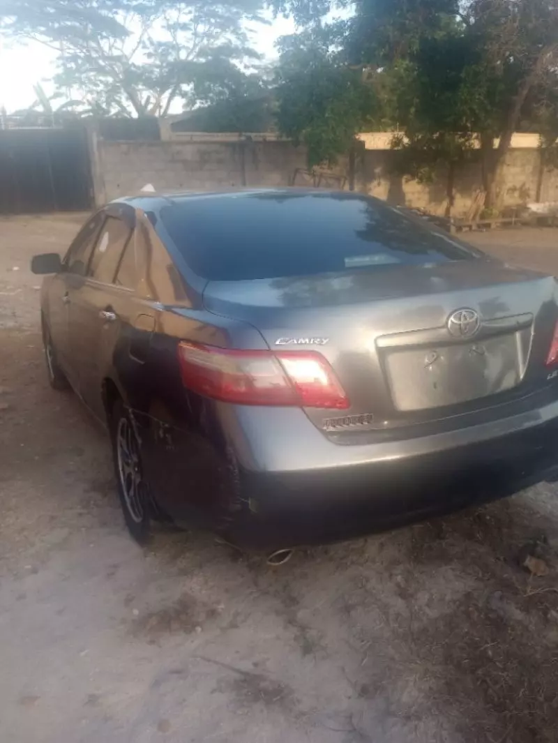 Toyota Camry   - 2009