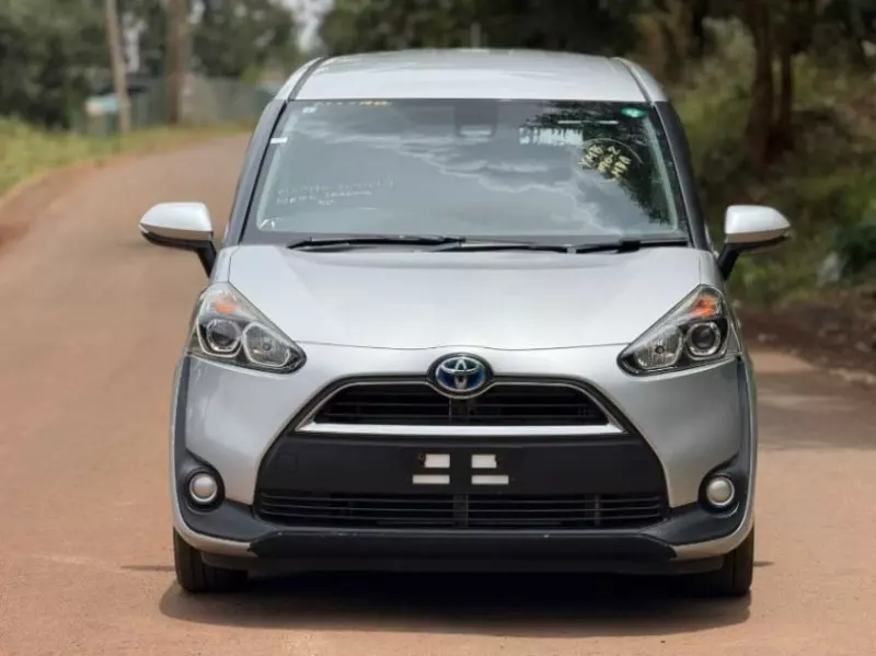 Toyota Sienta Hybrid    - 2017