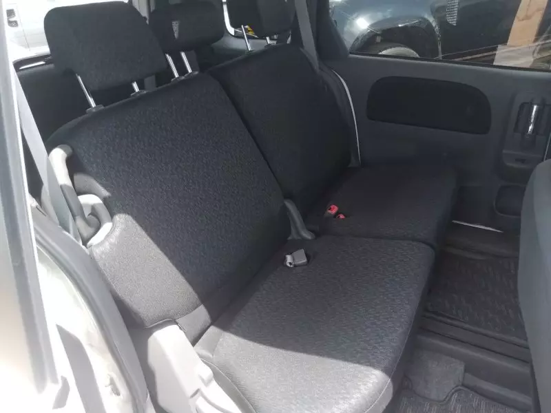 Toyota Sienta   - 2012