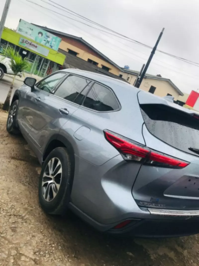 Toyota Highlander   - 2022