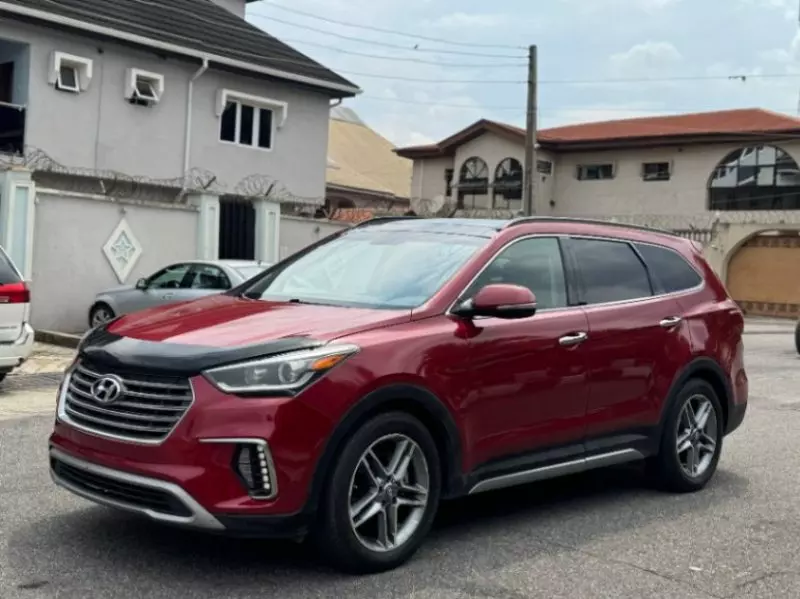 Hyundai Santa Fe   - 2017