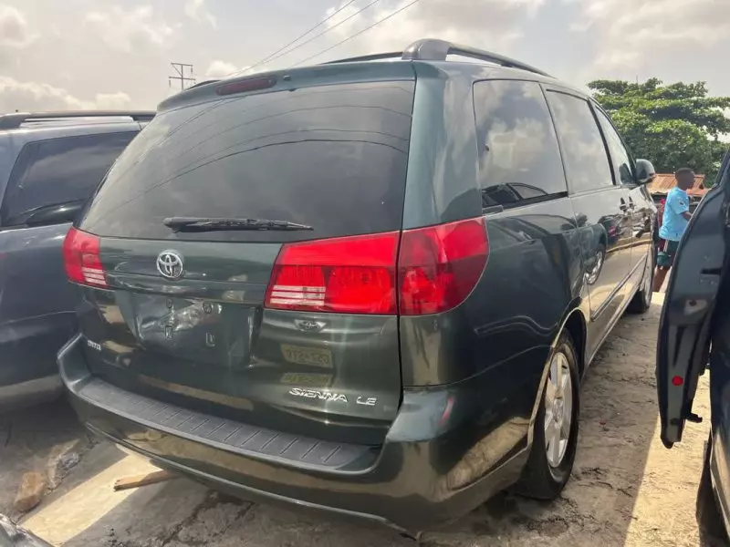Toyota Sienna   - 2004