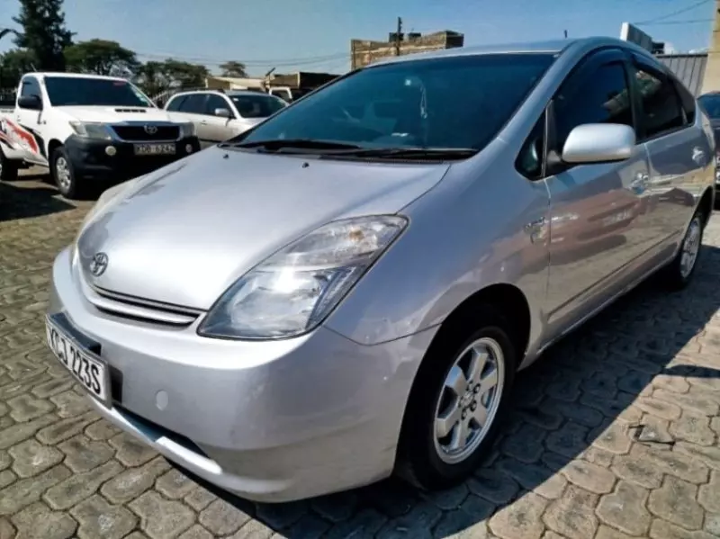 Toyota Prius   - 2010