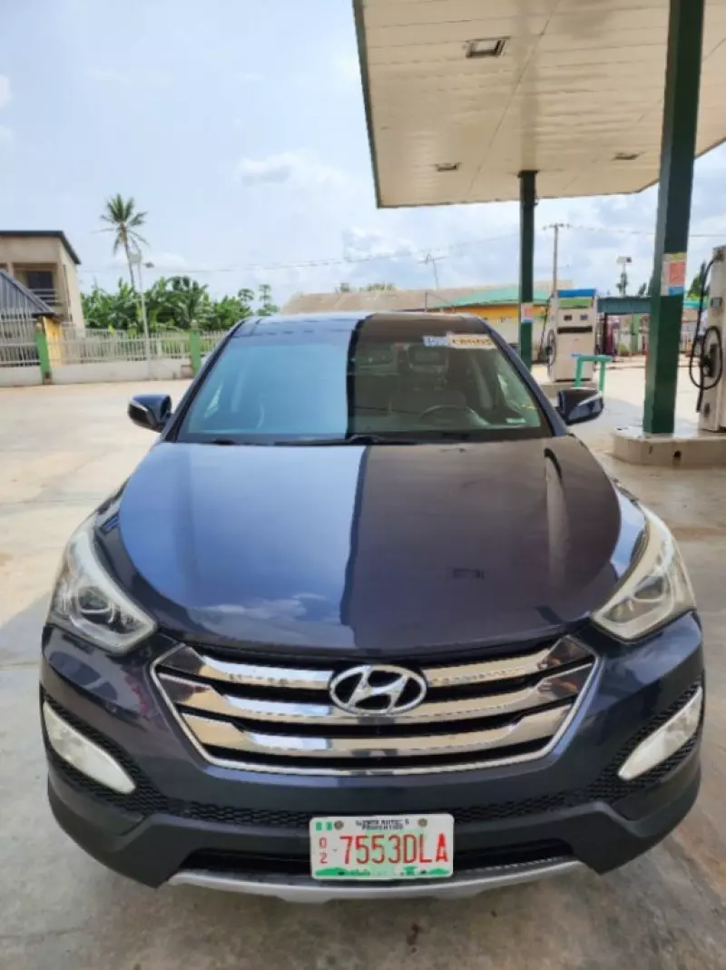 Hyundai Santa Fe   - 2013