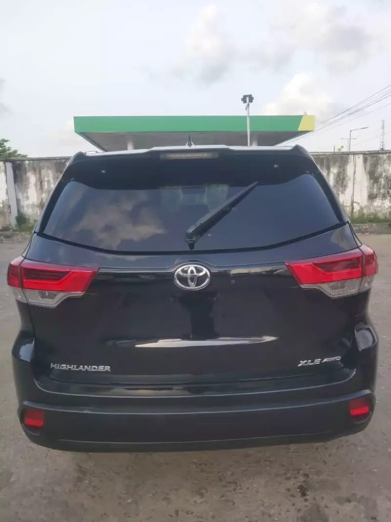 Toyota Highlander   - 2018