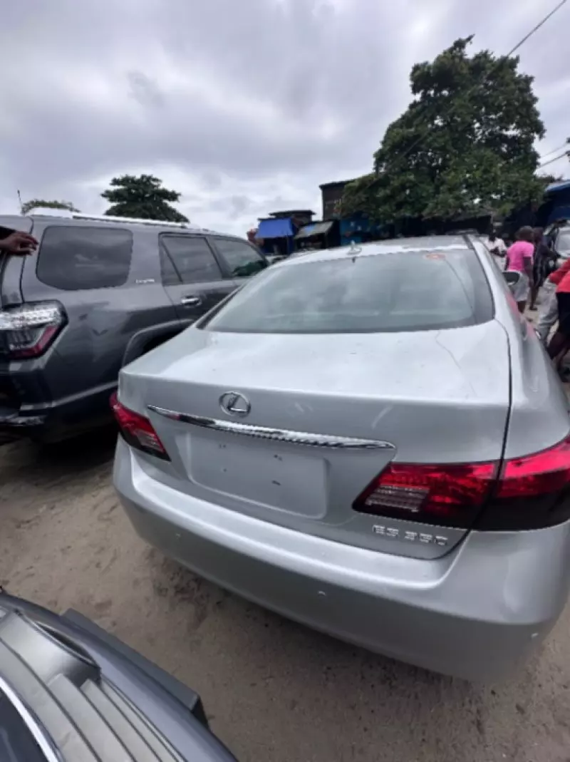 Lexus ES 350   - 2011