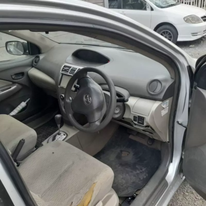 Toyota Belta   - 2011
