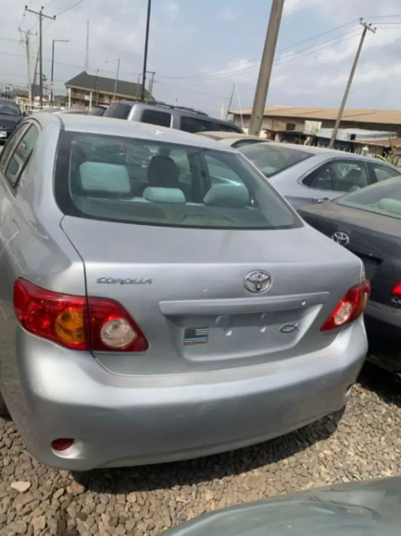 Toyota Corolla   - 2010