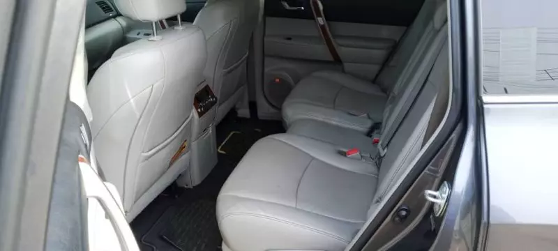 Toyota Highlander   - 2013