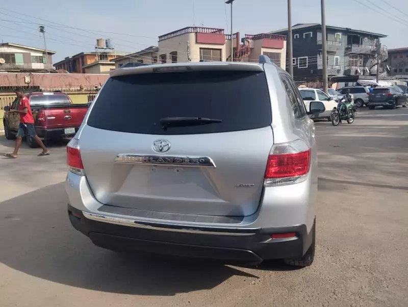 Toyota Highlander   - 2013