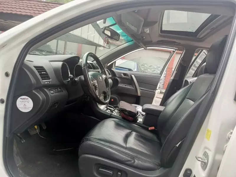 Toyota Highlander   - 2011