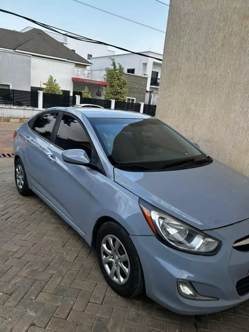 Hyundai Accent   - 2013