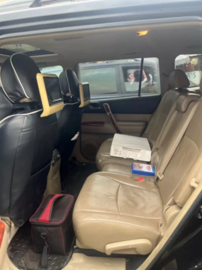 Toyota Highlander   - 2012