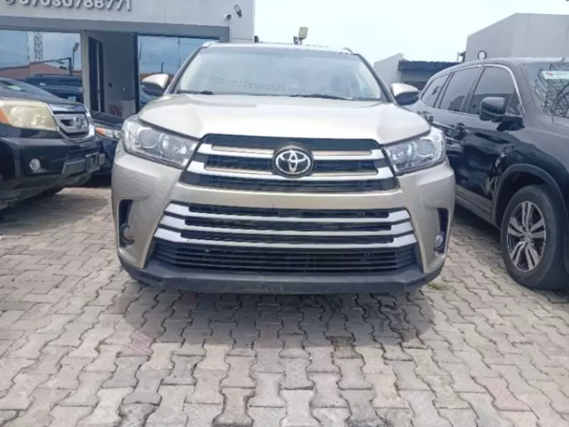 Toyota Highlander   - 2014