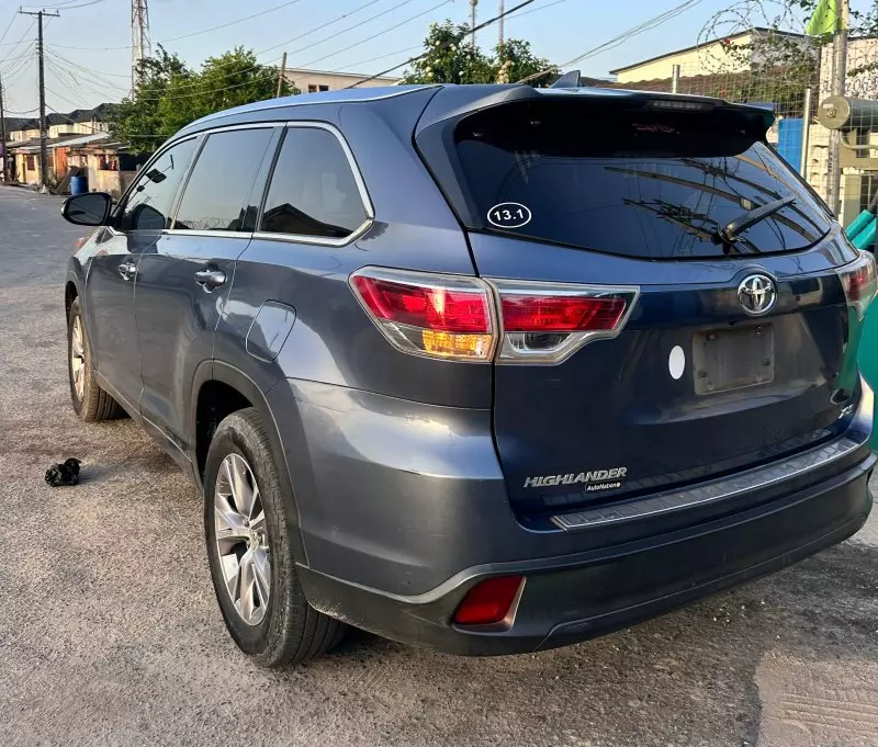 Toyota Highlander   - 2015