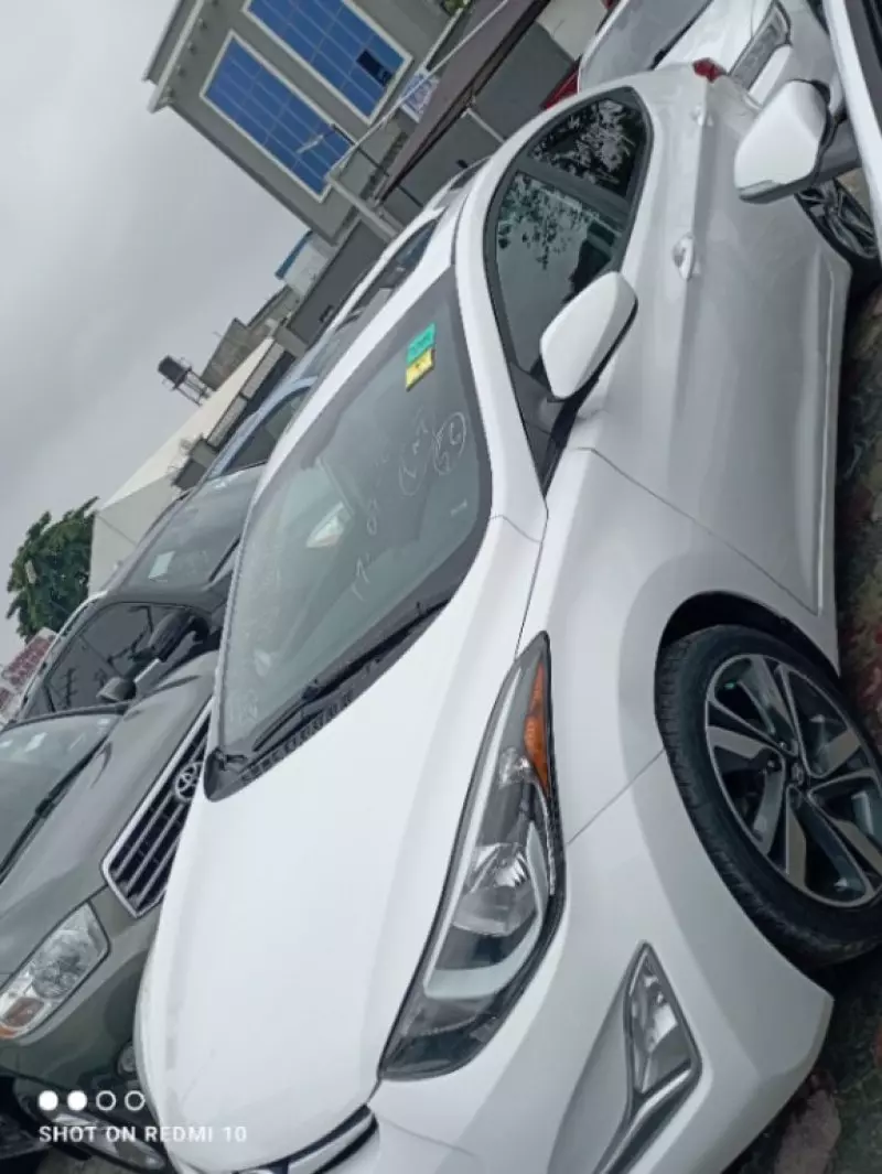 Hyundai Elantra   - 2015