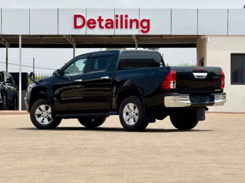 Toyota Hilux    - 2018