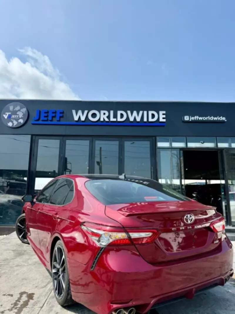 Toyota Camry   - 2018