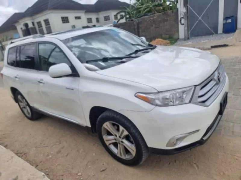 Toyota Highlander   - 2011