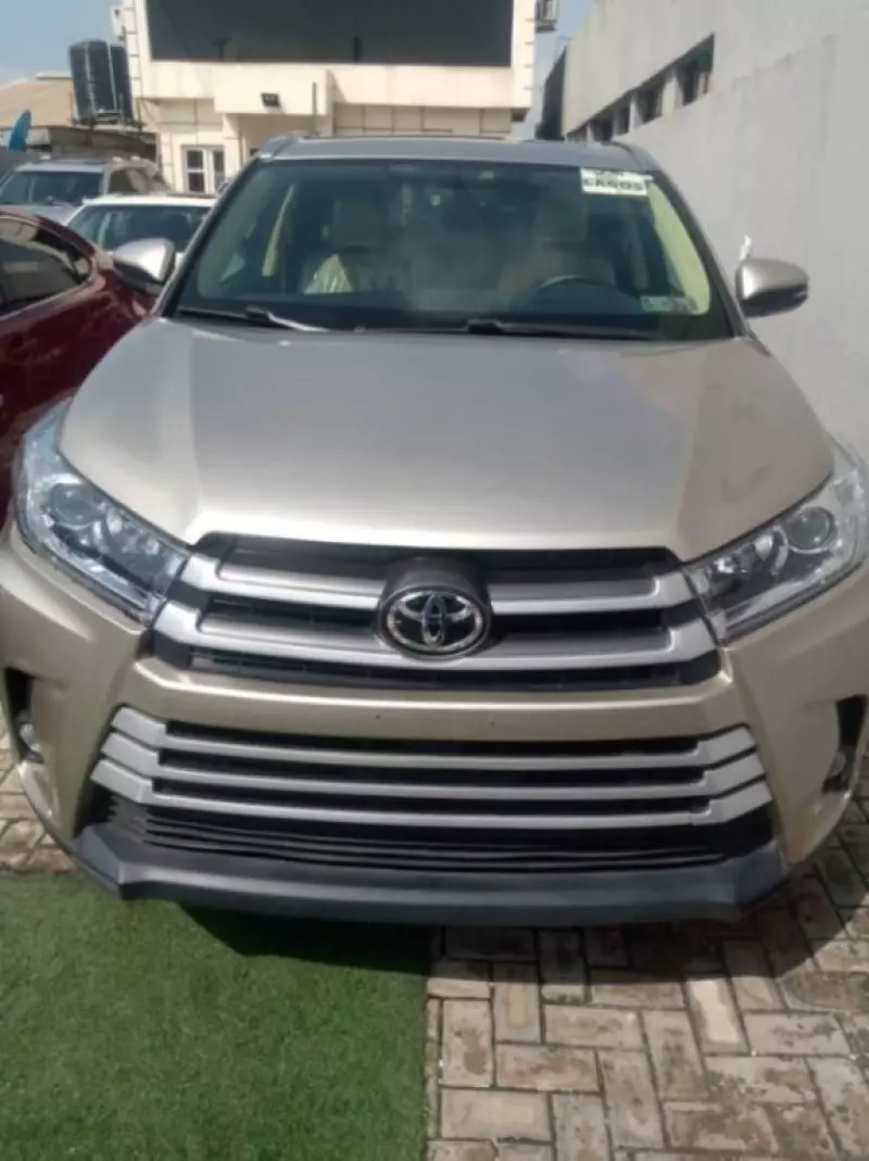 Toyota Highlander   - 2014