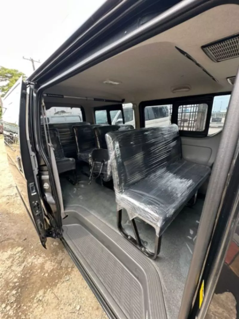 Toyota Hiace   - 2013