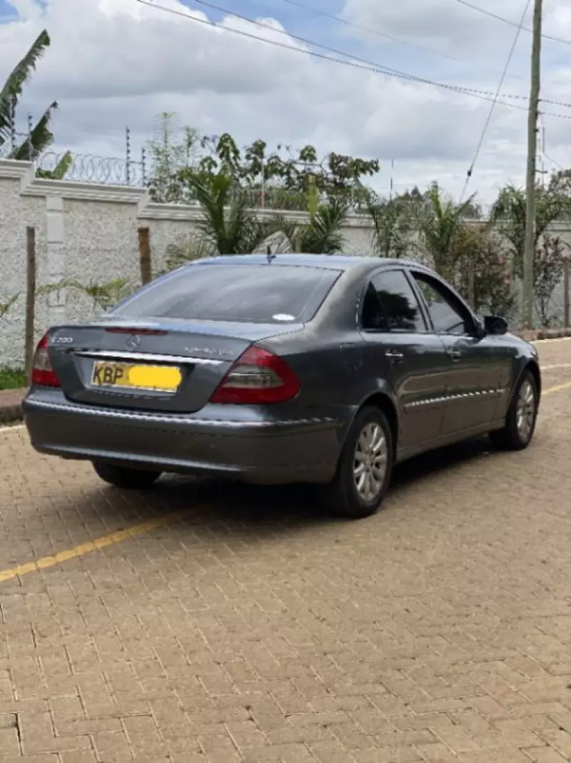 Mercedes-Benz E 200   - 2007