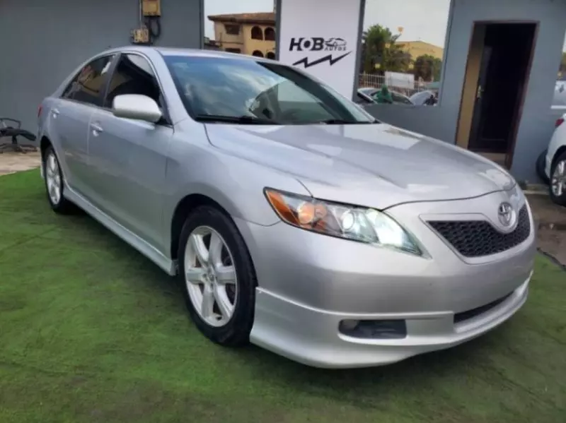 Toyota Camry   - 2009