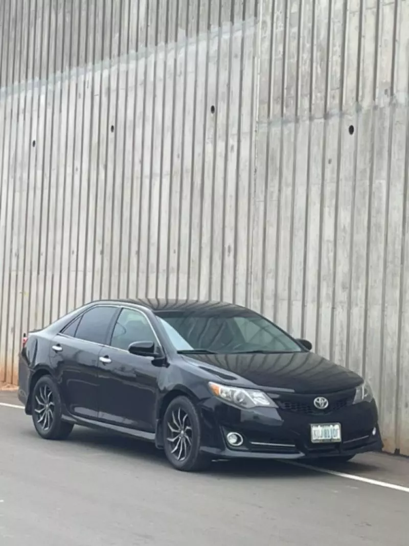 Toyota camry   - 2012