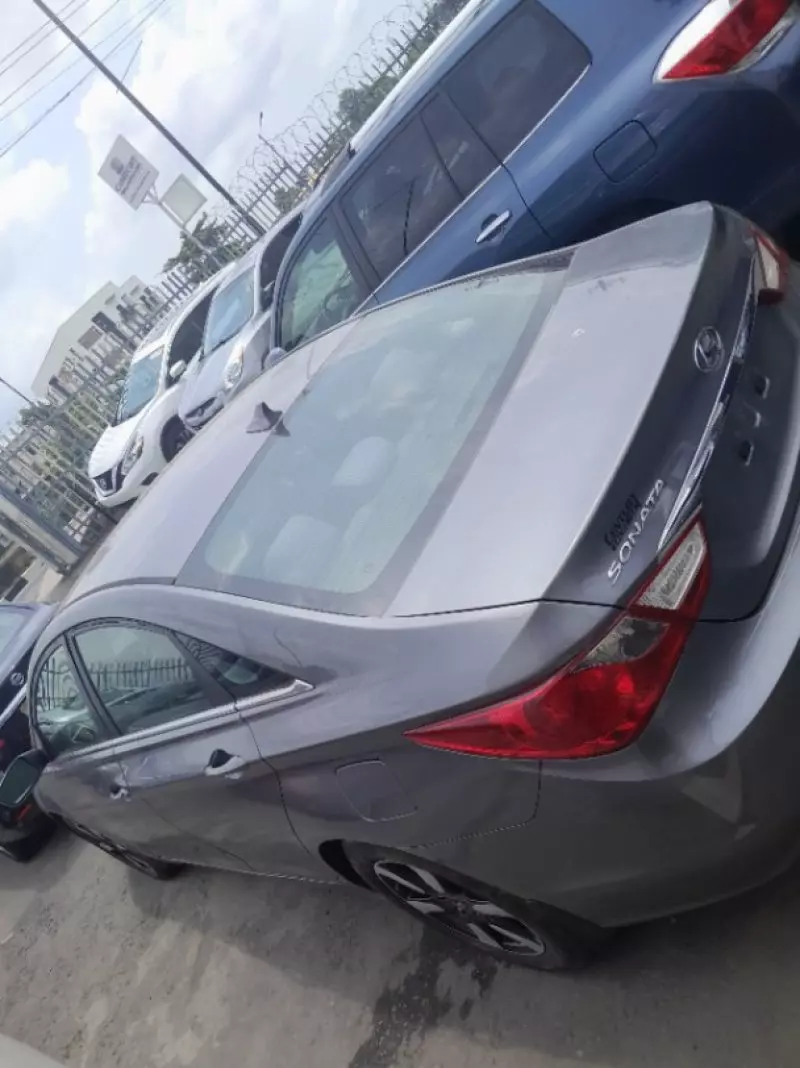 Hyundai Sonata - 2012