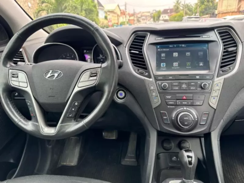 Hyundai Santa Fe   - 2017