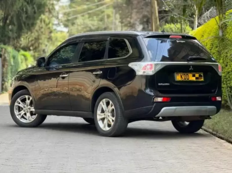 Mitsubishi OUTLANDER   - 2014