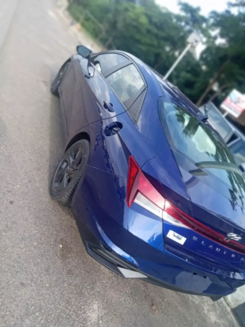 Hyundai Elantra   - 2021